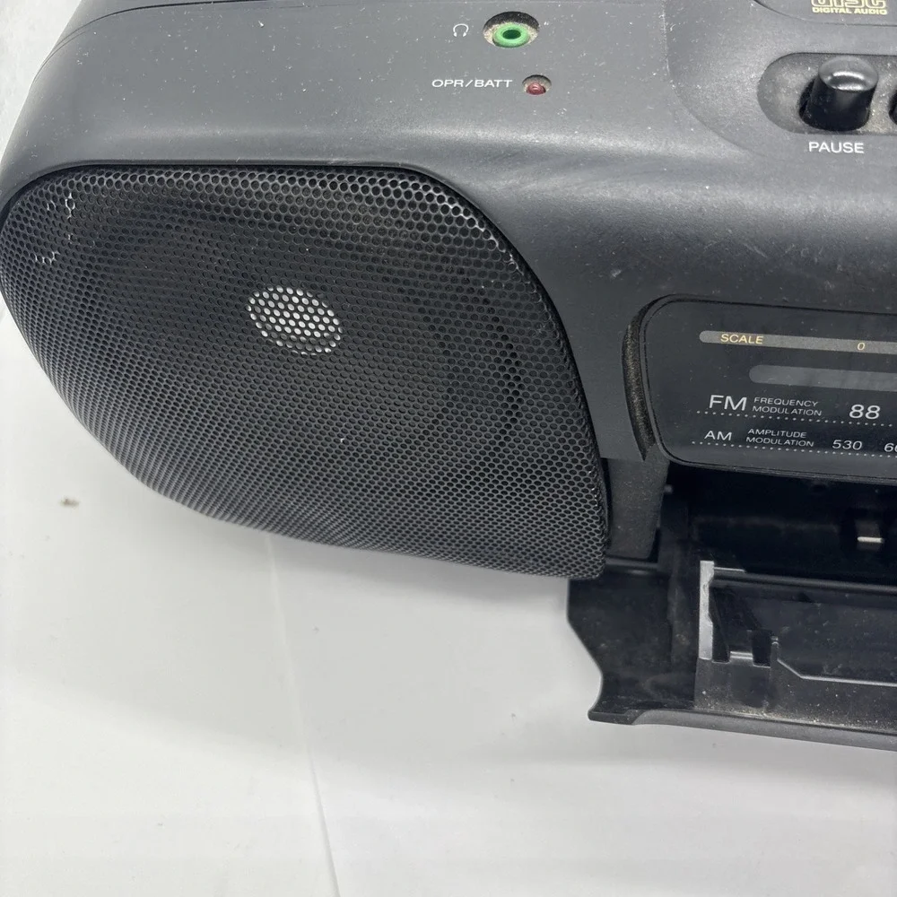 Sony CFD-10 CD  Player am fm radio boombox  Tape Needs Repair . Cd& Radio Work.